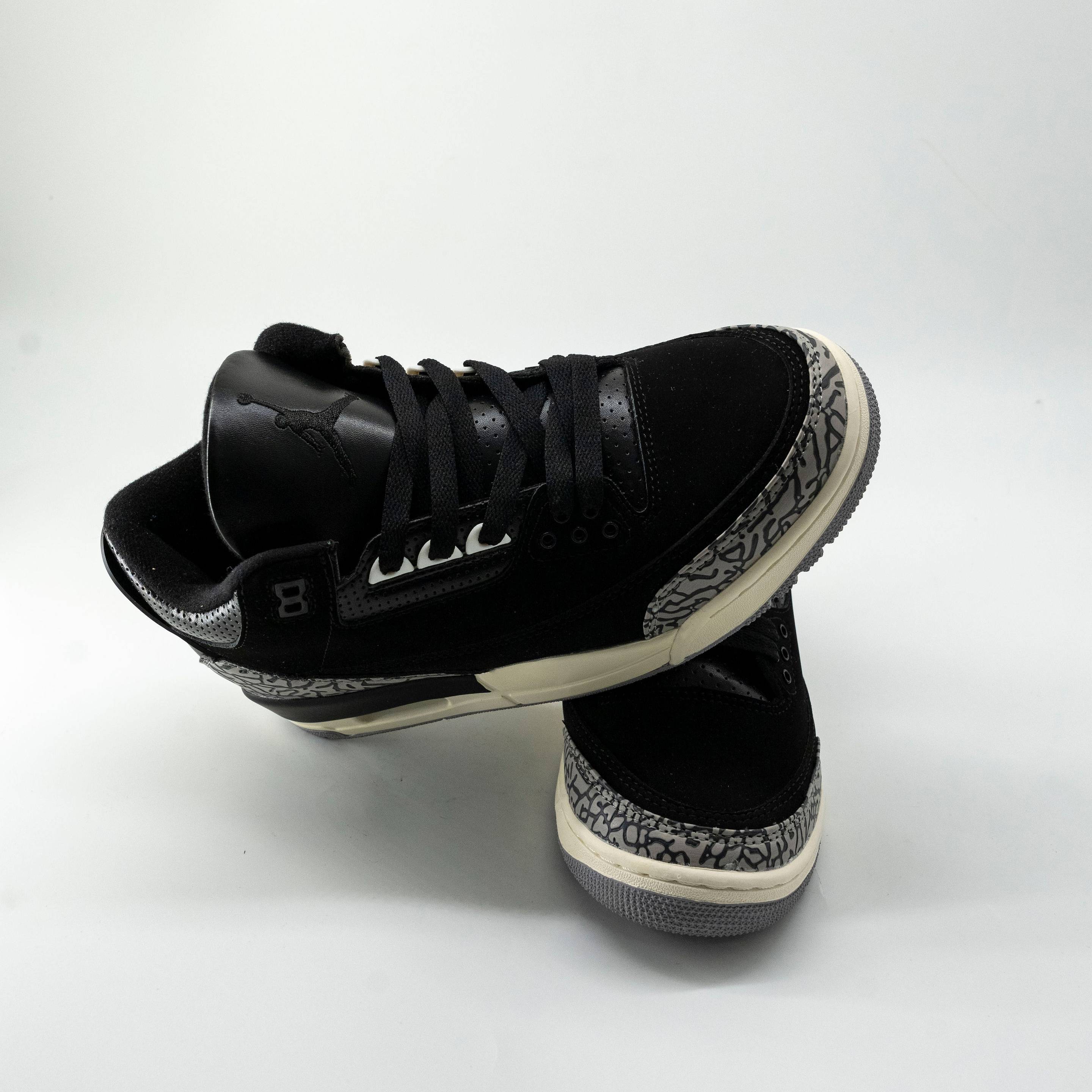 Air Jordan 3 black